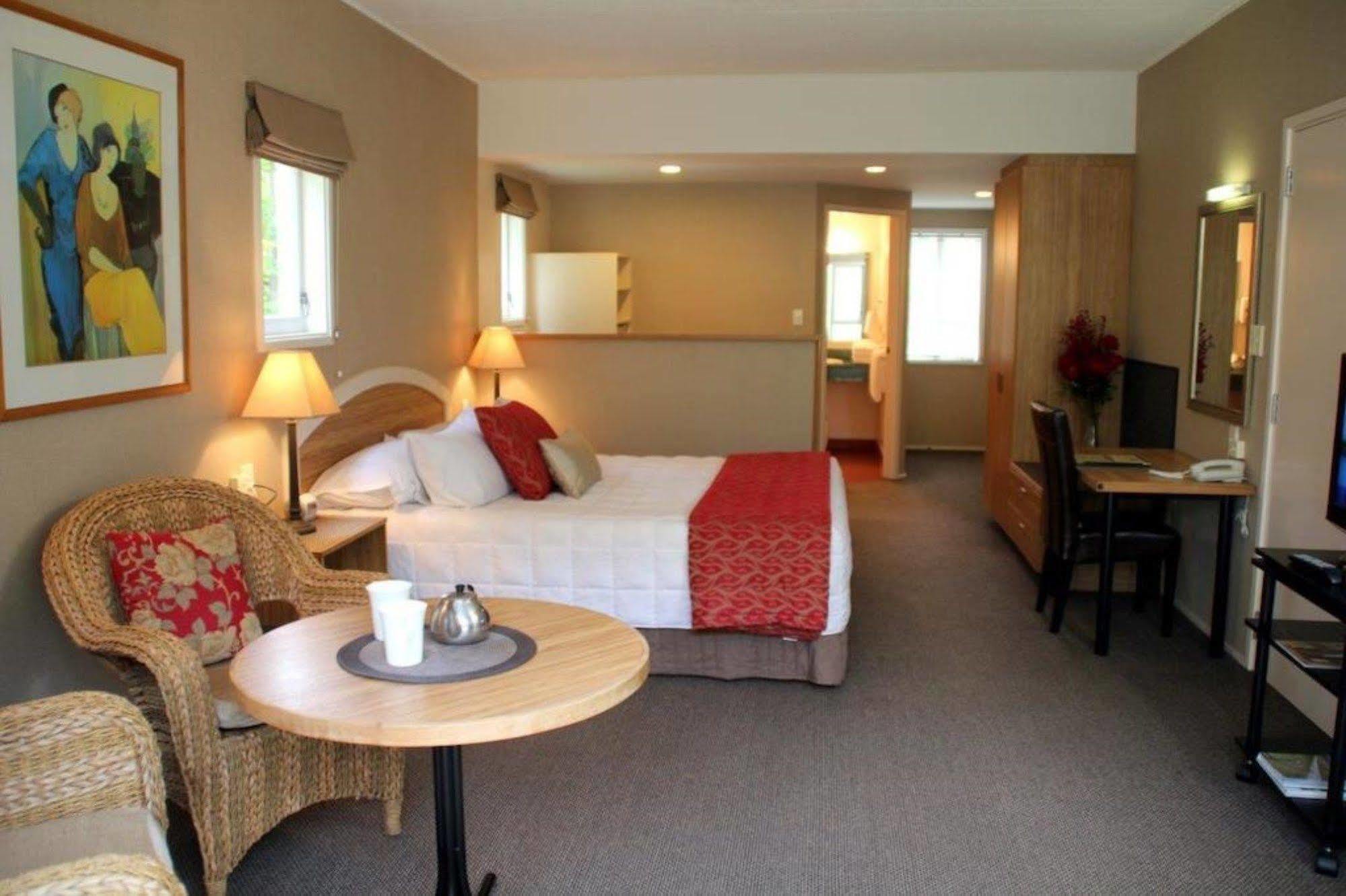 Wallaceville Motor Lodge Upper Hutt Exterior photo